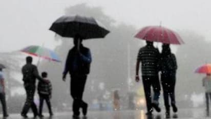 মেঘলা আকাশ, কয়েক পশলা বৃষ্টি! কেমন থাকবে কলকাতার আবহাওয়া