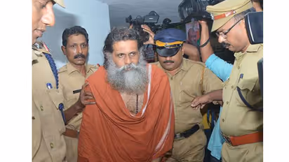 ഗംഗേശാനന്ദയുടെ ജനനേന്ദ്രിയം മുറിച്ച കേസ്: ആക്രമിച്ചത് പരാതിക്കാരി, കൂട്ട് നിന്നത് ശിഷ്യൻ, നിർണായക കണ്ടെത്തൽ