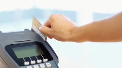 ವ್ಯವಹಾರಕ್ಕೆ ಕಾರ್ಡ್ ಬಳಸಿದರೆ ಇಂದಿನಿಂದ ಸೇವಾ ತೆರಿಗೆ ಅನ್ವಯ