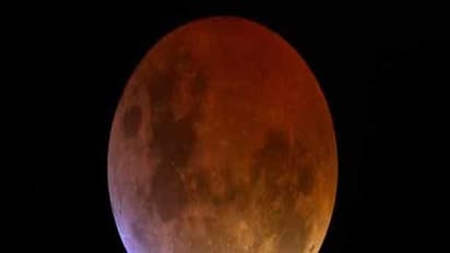 இப்படி ஒரு நிலவை நாம் இனி பார்க்கமுடியுமா? 150 வருஷத்துக்கு பிறகு தெரியும் சூப்பர்மூன் !! மறக்காம பாருங்க ….