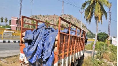 கேரளாவுக்கு கடத்த முயன்ற 6 டன் ரேசன் அரிசி பறிமுதல்; லாரி ஓட்டுநர் தப்பியோட்டம்…