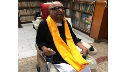 கருப்புச்சட்டையுடன் மோடிக்கு எதிர்ப்பு தெரிவிக்கும் கருணாநிதி...! வைரலாகும் புகைப்படம்...