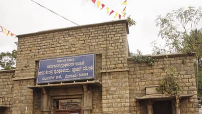 ಬೆಂಗಳೂರಲ್ಲಿ ಇಂದಿರಾ ಕ್ಯಾಂಟಿನ್'ಗೋಸ್ಕರ ಬ್ರಿಟಿಷರ ಕಾಲದ ಲೈಬ್ರರಿ ನೆಲಸಮ