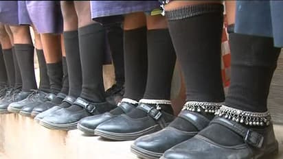 ಮಕ್ಕಳ ಶೂನಲ್ಲಿ ರಾಜಕೀಯ ಎಂಟ್ರಿ: ಇಕ್ಕಟ್ಟಿಗೆ ಸಿಲುಕಿದ ಮುಖ್ಯೋಪಾಧ್ಯಾಯರು