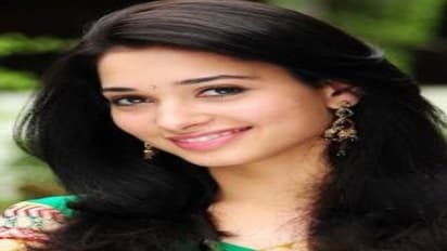 பெரிய ஹீரோ என்றால் அட்ஜஸ்ட் செய்துகொள்ளும் நடிகை