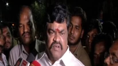 வீடு கேட்டால் உடனே கிடைக்கும்..! ஆர்.கே.நகர் மக்களுக்கு ஆசை காட்டும் அமைச்சர்..!