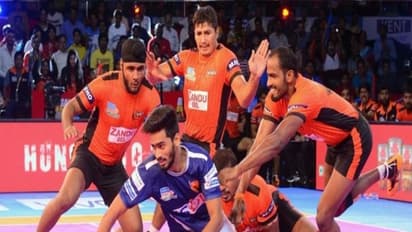 புரோ கபடி: விறுவிறுப்பான ஆட்டத்தில் டெல்லி அணியை வீழ்த்தியது மும்பை அணி…