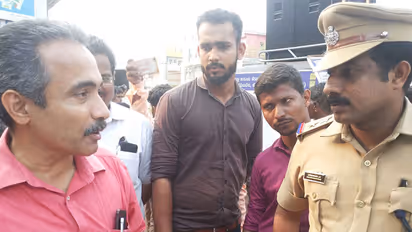 കുട്ടികള്ക്ക് നേരെ മോശം പെരുമാറ്റം; ബസ് ജീവനക്കാരെ അറസ്റ്റ് ചെയ്യാന് മൈക്കിലൂടെ ഉത്തരവിട്ട് ജഡ്ജി