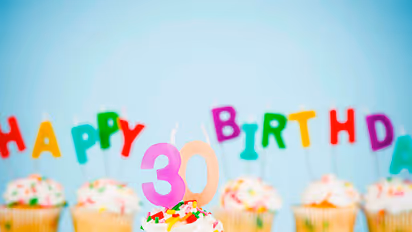 As GIFs turn 30, Facebook lets you add them as comments