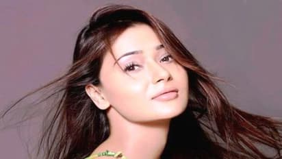 'মুসলিম মহিলারা কেন বোরখা পরবে, পুরুষরা প্রয়োজনে নিজের চোখের পর্দা ফেলুক'