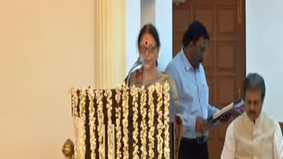 தலைமை தகவல் ஆணையராக ஷீலா ப்ரியா பதவியேற்பு