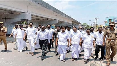 இரயில்வே மேம்பாலத்தைச் சீரமைக்க ரூ.2 கோடி நிதி ஒதுக்கீடு; அமைச்சர் அதிரடி ஆய்வு…