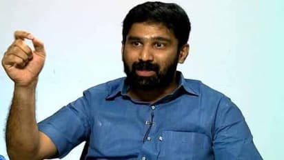 'പ്രളയ സമയത്ത് രാഷ്ട്രീയം പറയാമോ എന്ന സിപിഎം ചോദ്യത്തിന് സമാനമാണ് ഭീകരാക്രമണ സമയത്തെ സംഘികളുടേയും ചോദ്യം': വി ടി ബല്റാം