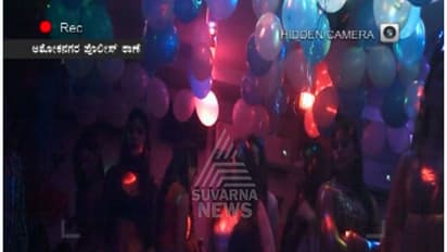 ಹೊರಗೆ ಲೇಡೀಸ್ ಬಾರ್, ಒಳಗೆ ಲೈವ್ ಬ್ಯಾಂಡ್!