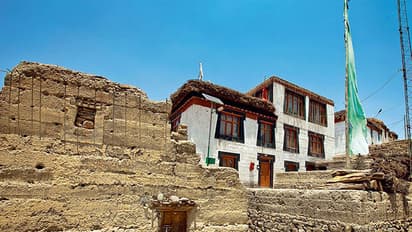 സമുദ്രനിരപ്പില് നിന്നും 15,500 അടി ഉയരത്തില് ഒരു പോസ്റ്റോഫീസ്