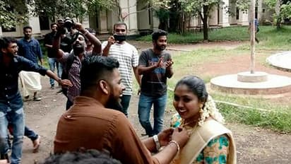 സ്വന്തം ക്യാമ്പസിനെ സാക്ഷിയാക്കി സഫ്നയ്ക്കും അമര്നാഥിനും മാംഗല്യം