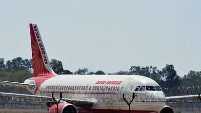 दिवाली बोनस न मिलने पर एयर इंडिया का ग्राउंड स्टाफ बैठा हड़ताल पर