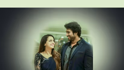 പ്രണയാതുരമായി ഭാവനയും നവീനും, ഫോട്ടോ വൈറലാകുന്നു