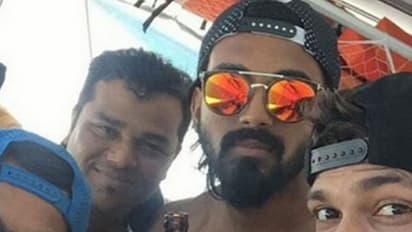 ബിയറുമായി ബീച്ചിലിരിക്കുന്ന ചിത്രം; ഇന്ത്യന് താരങ്ങള്ക്ക് ബിസിസിഐയുടെ താക്കീത്