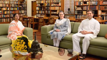 பிரதமர் பதவிக்கு போட்டியிடவில்லை… ஆனால் பாஜகவை விரட்ட வேண்டும்…அதுக்கு என்ன வேண்டும் என்றாலும் செய்வேன்… பொங்கித் தீர்த்த மம்தா!!