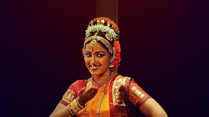 అవనిలో మెరిసిన తెలుగు సింధూరం