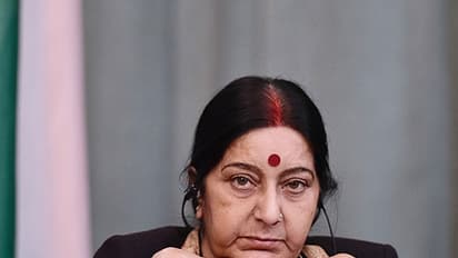 ഷാര്ജയിലെ ഇന്ത്യക്കാരുടെ ജയില്മോചനം: സുഷമ സ്വരാജിനെതിരെ ട്വിറ്ററില് മലയാളികളുടെ പൊങ്കാല