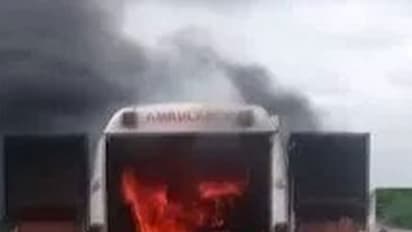 అంబులెన్స్ ఇలా మంటల్లో కాలిపోయింది... ప్రమాదం తప్పింది