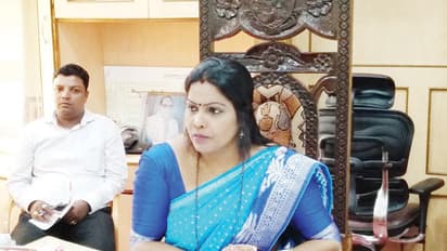 ವಾಚ್‌ಮ್ಯಾನ್‌ಗೆ ಮಂಗಳೂರು ಮೇಯರ್ ಕರಾಟೆ ಪಂಚ್!