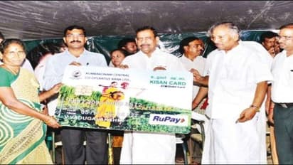 விவசாயிகளுக்கு ரூ.1.52 கோடி பயிர் காப்பீட்டுத் தொகையை அமைச்சர் ஓ.எஸ். மணியன் வழங்கினார்…