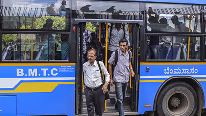 ಕೋವಿಡ್ ರೂಲ್ಸ್ ಮರೆತ ಬೆಂಗಳೂರು ಜನತೆ: ಸಿಲಿಕಾನ್ ಸಿಟಿ ಬಸ್ಗಳಲ್ಲಿ ಮಾಸ್ಕ್ ಮಾಯ