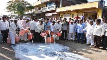 உ.பியில் முடியும்… மராட்டியத்தில் முடியாதா? பயிர்கடன் தள்ளுபடி கோரி விவசாயிகள் போராட்டம்...