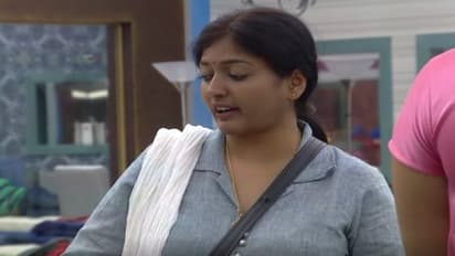 எனக்கு ரோஷம், மரியாதை,மானம் இருக்கு... பிக் பாஸ்ஸை எதிர்க்கும் காயத்ரி...