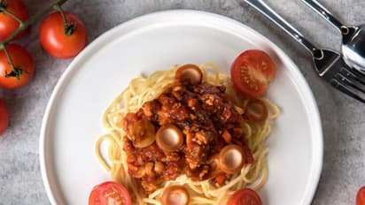 ಹೋಟೆಲ್’ಗೆ ಸತ್ತ ನಾಯಿ - ಮೀನಿನ ಮಾಂಸ