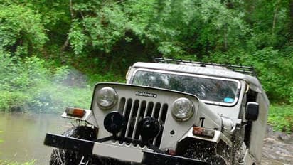 ദേവികുളം മലമുകളിലെ അപകടം പതിയിരിക്കുന്ന ജീപ്പ് സവാരി; കണ്ണടച്ച് അധികൃതര്