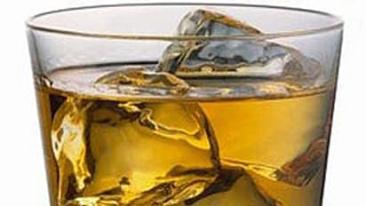 തിരുവനന്തപുരത്ത് വയോധികന് ആത്മഹത്യ ചെയ്തു; മദ്യം ലഭിക്കാത്തതിനെ തുടര്ന്നെന്ന് സംശയം