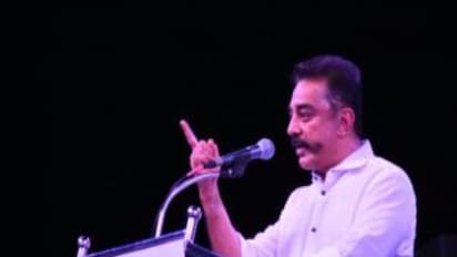 சூப்பர்… என்னால கூட அந்த அமைச்சர் அளவுக்கு நடிக்க முடியாது…. கமல் யாரைச் சொன்னார் தெரியுமா ?