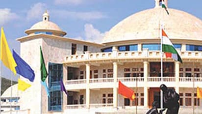 மணிப்பூரில் அதிரடி திருப்பம்... மெஜாரிட்டியை இழந்த பாஜக... ஆட்சி அமைக்க உரிமை கோரிய காங்கிரஸ்..!