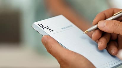 ఈ డాక్టర్ హ్యాండ్ రైటింగ్ కి నెటిజన్లు ఫిదా...!