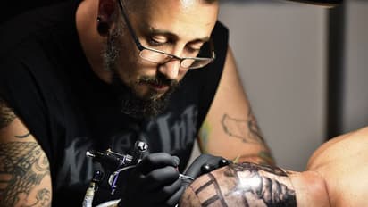 ಟ್ಯಾಟೂ ಹಾಕಿಸ್ತಿದೀರಾ? ಆರೋಗ್ಯದ ಮೇಲೆ ಈ ದುಷ್ಪರಿಣಾಮ ಬೀರ್ಬಹುದು!