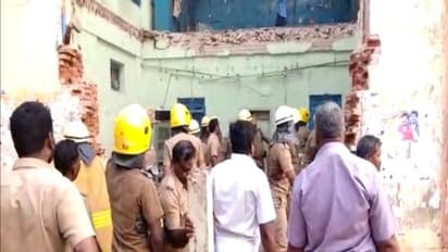 நாகை அருகே அரசு பணிமனை கட்டட மேற்கூரை இடிந்து விழுந்து விபத்து….. 8 பேர் உயிரிழப்பு !!!