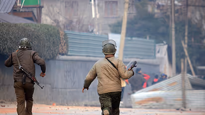 Army to replace pellets with chilly-filled shells in Kashmir