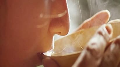 வெந்நீர் குடித்தால் நல்லதுனு தெரியும், வேற என்ன பயன்கள் கிடைக்கும்னு தெரியுமா?