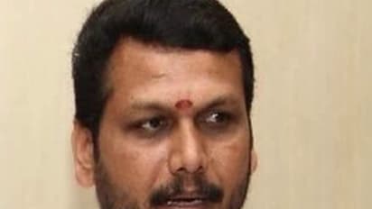 செந்தில் பாலாஜி என்ற கொரானா வைரஸ்... அதிமுக சாபம் சும்மா விடாது... செந்தில் பாலாஜியை வாரிய வைகைசெல்வன்!