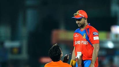 കളിക്കിടയില് എത്തിയ അവന്റെ റെയ്നയോടുള്ള അവശ്യം