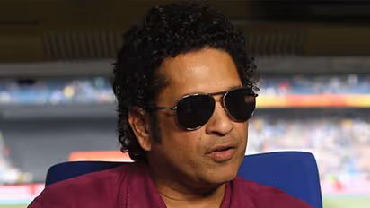 அந்த பையனை ஒவ்வொரு டைம் பார்க்கும்போதும் புதுசா ஏதாவது பண்றான்!இளம்பவுலரை வெகுவாக புகழ்ந்த சச்சின் டெண்டுல்கர்