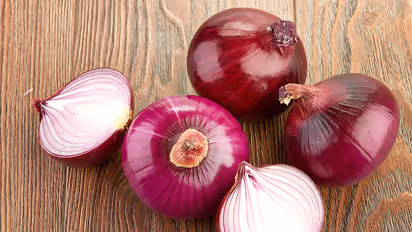 Here’s why you shouldn’t store peeled or cut onions