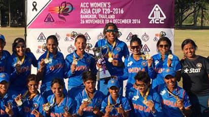 6 out of 6, Indian women sweep Pakistan to lift Asia Cup trophy