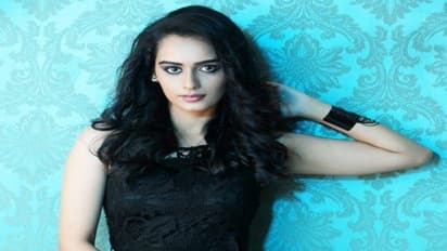 இந்த நடிகரோடு நடிக்கும் வாய்ப்பு கிடைத்தால் நிச்சயம் நடிப்பாராம் உலக அழகி மனுஷி சில்லார்...