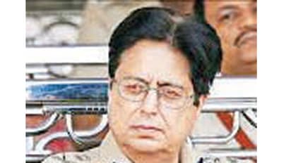 ಮಹಾರಾಷ್ಟ್ರ ಮಾಜಿ ಡಿಜಿಪಿ ಖಿಲ್ನಾನಿ ವಿರುದ್ಧ  ಬೆಂಗಳೂರಲ್ಲಿ ಕೇಸು ದಾಖಲು!