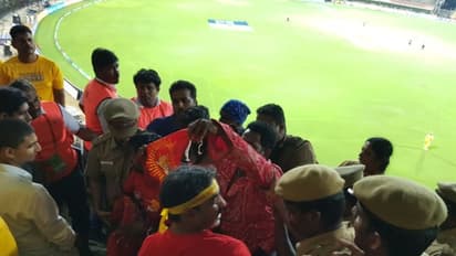 சேப்பாக்கம் மைதானத்திற்குள் செருப்பு வீச்சு…. பதற்றம்…போட்டிகள் சிறிது நேரம் நிறுத்தம்…தமிழர்களின் போராட்டம் உலகிற்கே தெரிந்தது...